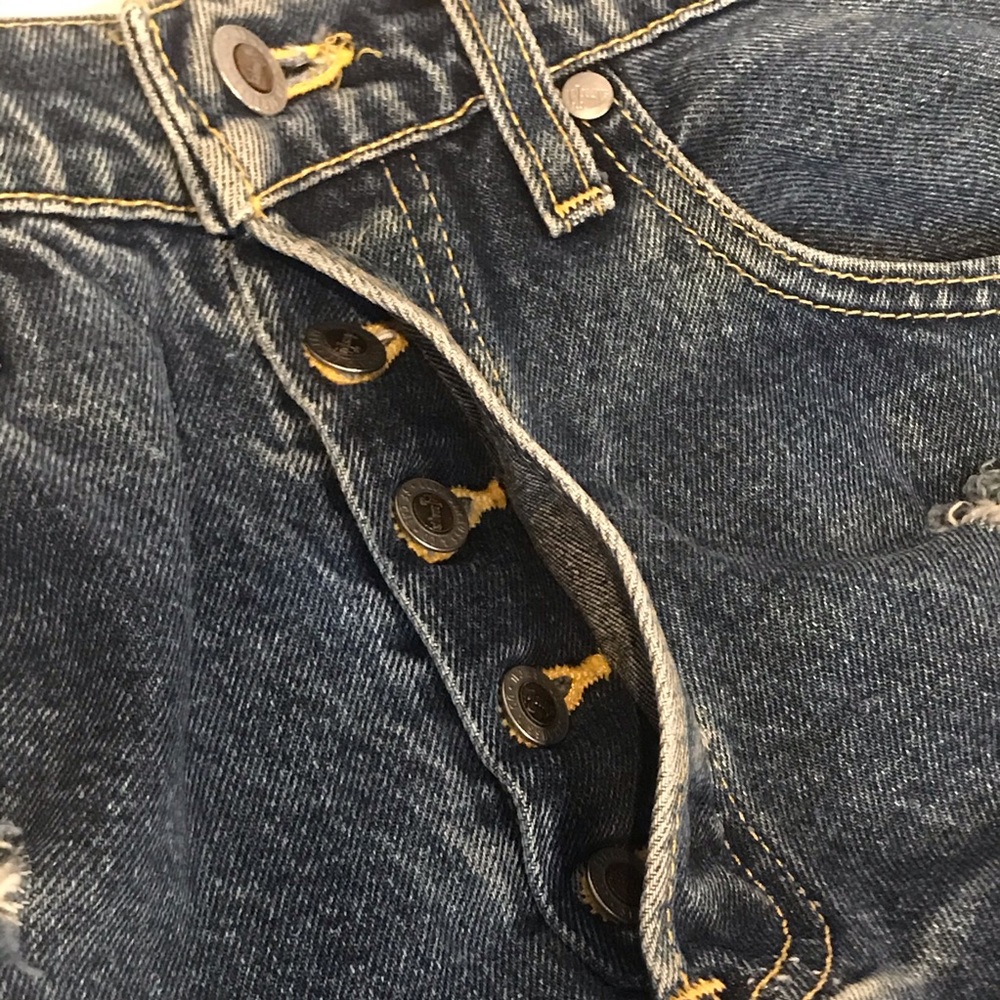 LEVI’S Vintage Silver Tab Guy’s Fit Jean Shorts - Picture 8 of 10